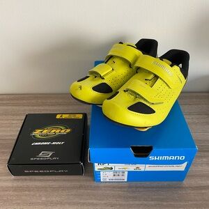 Shimano road cycling shoes with pedals and cleats